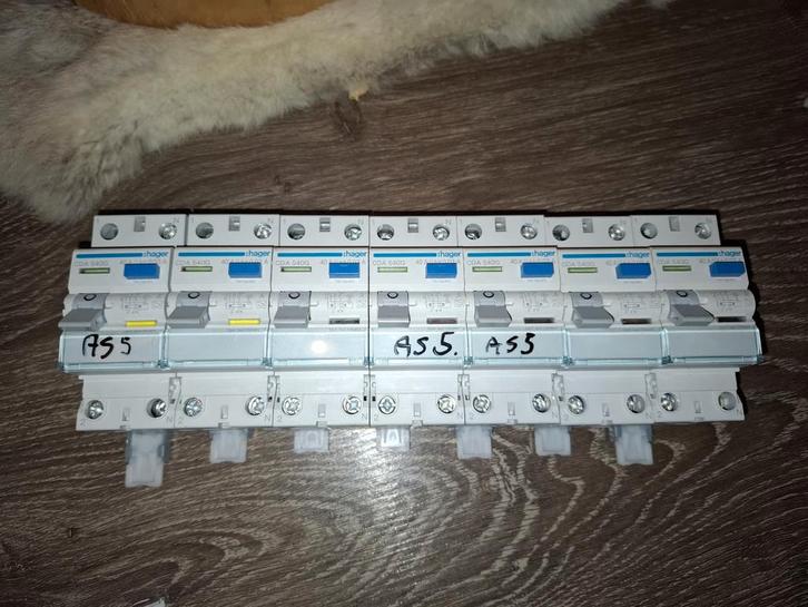 Hager Componenten, Aardlekschakelaars & Automaten, Doe-het-zelf en Verbouw, Elektra en Kabels, Gebruikt, Schakelaar, Ophalen of Verzenden