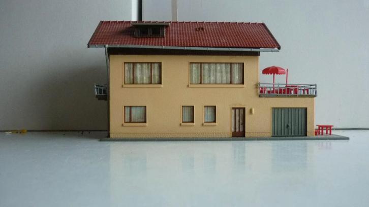 Mooi huis in H0 met dakterras, Hobby en Vrije tijd, Modeltreinen | H0, Gebruikt, Boek, Tijdschrift of Catalogus, Gelijkstroom