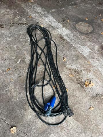 Te koop +/- 17 m. dikke zware verlengsnoer beschikbaar voor biedingen