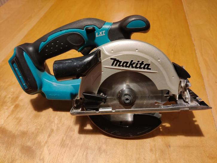 Makita DSS501 Cirkelzaag 136mm 18V Cirkel Afkort Zaag Accu, Doe-het-zelf en Verbouw, Gereedschap | Zaagmachines, Zo goed als nieuw