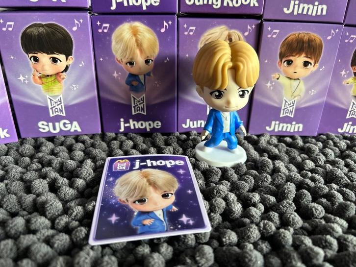 J Hope BTS tiny Tan mc Donalds tinytan nieuw in doos, Verzamelen, Smurfen, Nieuw, Ophalen of Verzenden