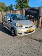 Toyota Aygo 1.0 12V Vvt-i 3DRS MMT 2010 Grijs, Voorwielaandrijving, Stof, Zwart, 4 stoelen