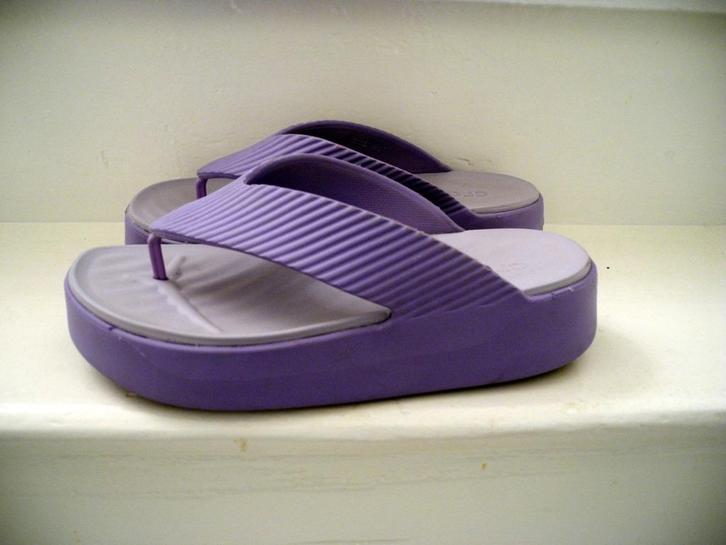 Lila crocs slippers met plateauzool maat 40, Kleding | Dames, Schoenen, Zo goed als nieuw, Slippers, Overige kleuren, Ophalen of Verzenden