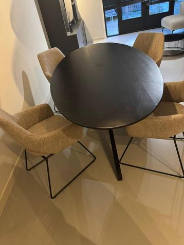 Eettafel ovaal  !!!! beschikbaar voor biedingen