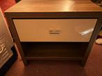 2 nachtkastjes, Ophalen, Gebruikt, Hout, 55 tot 70 cm