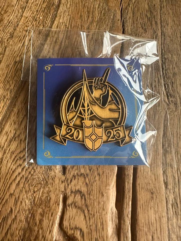 Efteling Pubquiz Vijf Zintuigen Pin 2025, Verzamelen, Speldjes, Pins en Buttons, Nieuw, Speldje of Pin, Overige onderwerpen, Ophalen of Verzenden