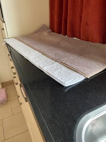 Badmat taupe/wit 90x60 - weinig gebruikt beschikbaar voor biedingen