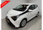 Toyota Aygo 1.0 VVT-i x-play Automaat Apple carplay Camera, Auto's, Stof, Gebruikt, Met garantie (alle), 4 stoelen