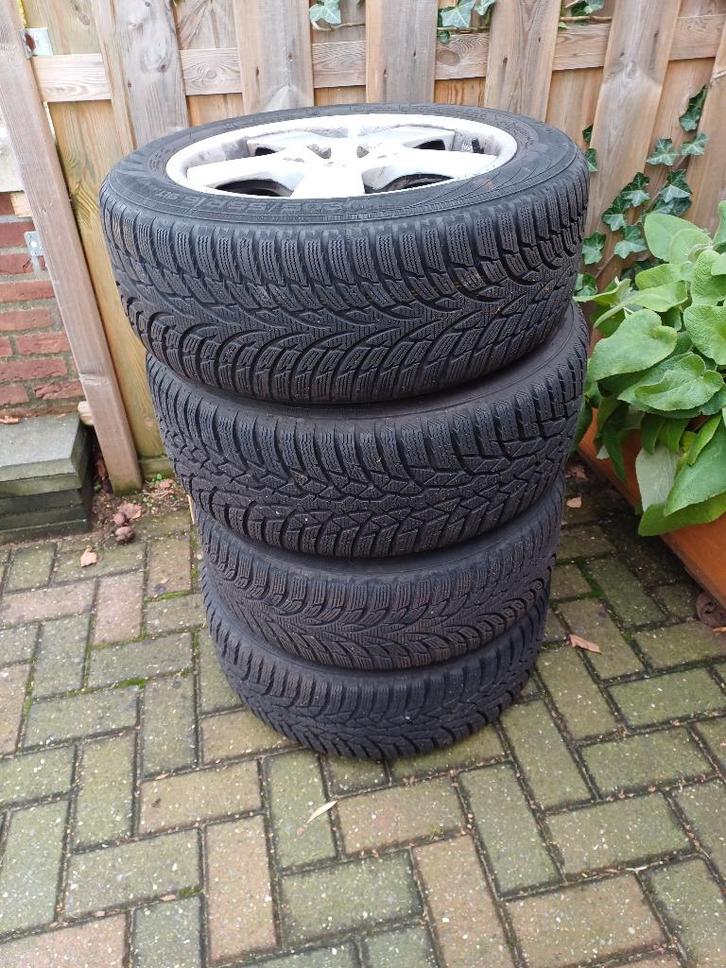 winterbanden Volvo V70, Auto diversen, Wieldoppen, Zo goed als nieuw, Ophalen