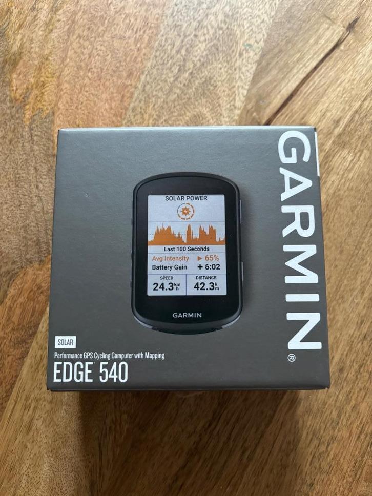 Garmin Edge 540 Solar (Recertified) met Sillicone Hoes, Fietsen en Brommers, Fietsaccessoires | Fietscomputers, Nieuw, Ophalen of Verzenden