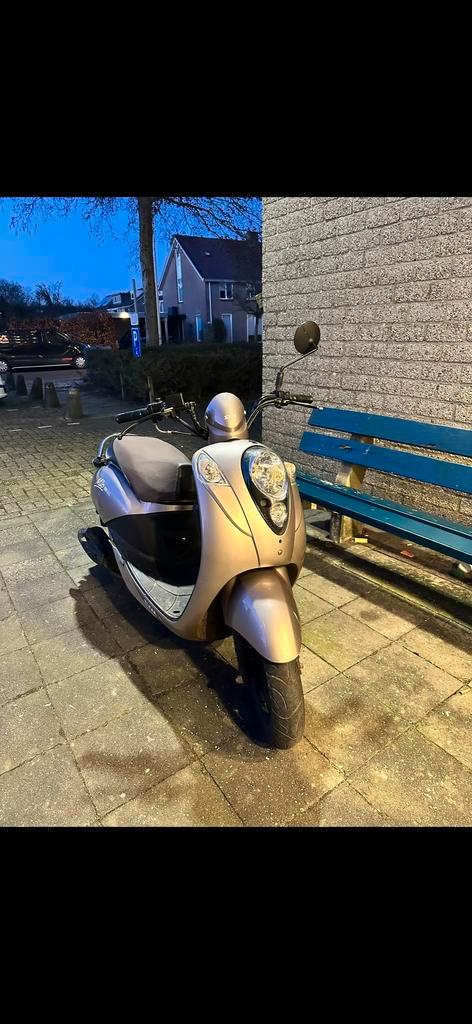 Sym Mio scooter, Fietsen en Brommers, Scooters | Kymco, Gebruikt, Overige modellen, Maximaal 45 km/u, Benzine, Ophalen