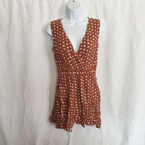Mooie bruine jurk, witte stippen. Mt 36. Merk Only, Kleding | Dames, Jurken, Zo goed als nieuw, Maat 36 (S), Bruin, Boven de knie