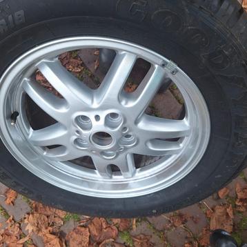 1 velg met zgan band range rover   18 inch beschikbaar voor biedingen