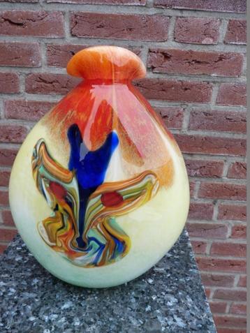 Mooie gave vlinder vaas glas. beschikbaar voor biedingen