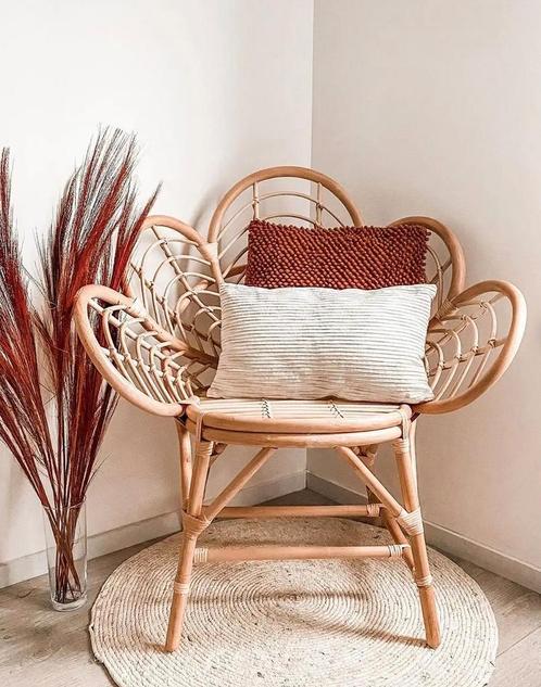 Rotan Lotus pauwen kuipstoel - Stijlvol & Comfortabel 🦚, Huis en Inrichting, Stoelen, Zo goed als nieuw, Eén, Riet of Rotan, Bruin