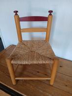 Schattig kinderstoeltje met rieten zitting, Huis en Inrichting, Stoelen, Ophalen, Riet of Rotan, Gebruikt, Bruin