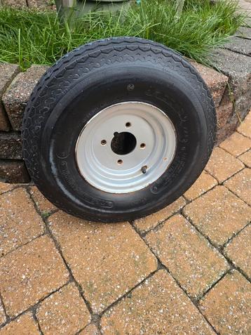 Banden en Velgen 8 inch beschikbaar voor biedingen