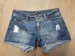 Te koop: Stoere spijker short van het merk ONLY, Maat: 27/XS, Only, Blauw, Ophalen of Verzenden, Zo goed als nieuw