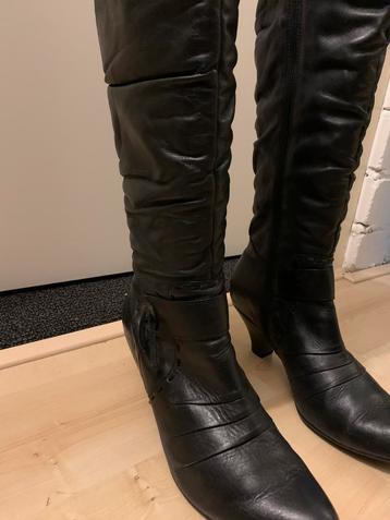 Zwarte laars. Maat 39 beschikbaar voor biedingen