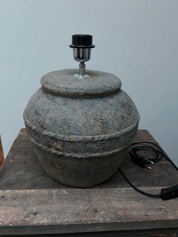 Kruiklamp zonder kap. beschikbaar voor biedingen