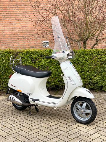 Vespa S 45km scooter in nieuw staat 2009 kleur wit