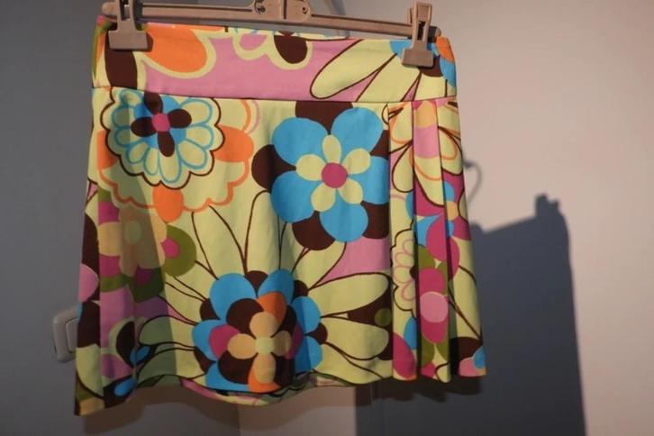 Dolce & Gabbana vintage look rok grote bloemen Als Nieuw I42, Kleding | Dames, Rokken, Zo goed als nieuw, Maat 36 (S), Overige kleuren