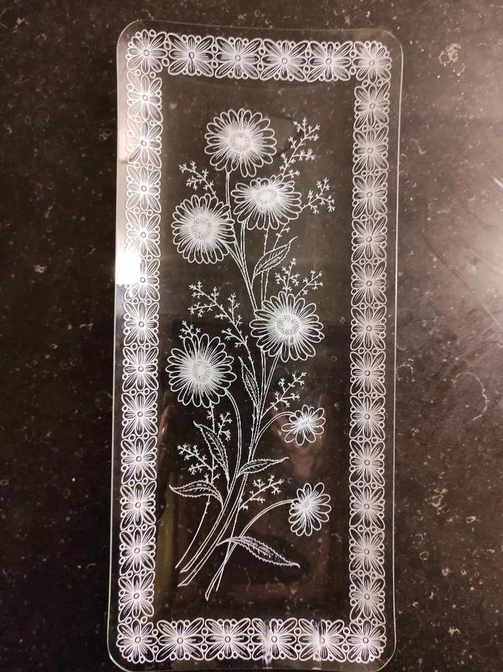 Glazen cakeschaal vintage bloem kantmotief, Antiek en Kunst, Antiek | Glas en Kristal, Ophalen of Verzenden