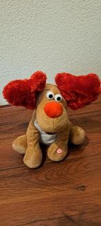 Leuke kersthond met bewegende oren. Hond is 30 cm., Kinderen en Baby's, Speelgoed | Knuffels en Pluche, Ophalen of Verzenden, Zo goed als nieuw