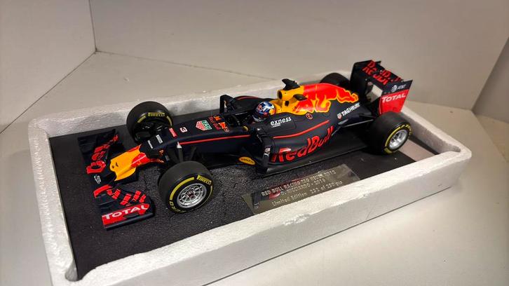 F1 red bull rb12 d.ricciardo 2016 minichamps 1.18, Hobby en Vrije tijd, Modelauto's | 1:18, Zo goed als nieuw, MiniChamps, Ophalen of Verzenden