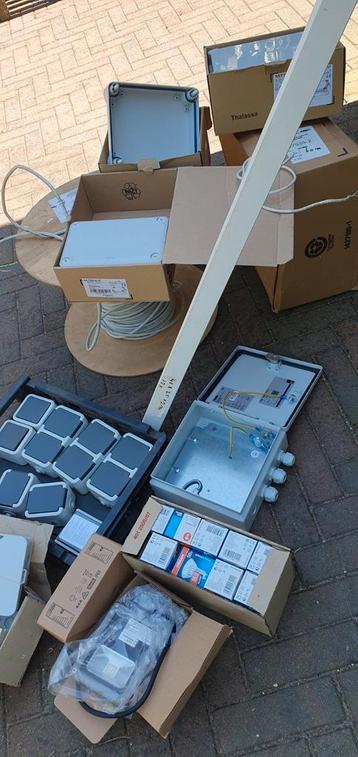 Diversen elektra , stopcontacten, utp kabel   beschikbaar voor biedingen