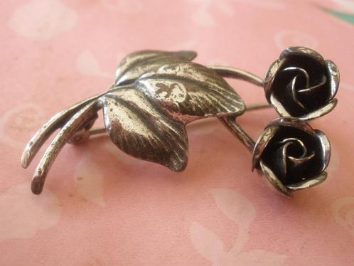 Zilveren Roosjes Broche Teka Theodor Klotz uit Zeeuwse boede, Sieraden, Tassen en Uiterlijk, Broches, Zo goed als nieuw, Zilver