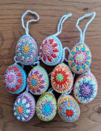 10 gehaakte paaseitjes in vrolijke kleuren, Diversen, Pasen, Ophalen of Verzenden, Nieuw