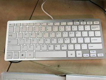 GRATIS verzenden NIEUW Keyboard  28 x 11 cm beschikbaar voor biedingen