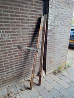 Gratis af te halen: 2 houten palen, Doe-het-zelf en Verbouw, Hout en Planken, Ophalen, Gebruikt, 25 tot 50 mm, Balk
