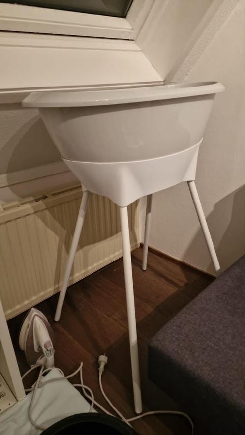 Baby Bathtub with Stand – Suitable for Standing Showers, Kinderen en Baby's, Badjes en Verzorging, Overige typen, Overige merken