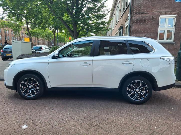 Mitsubishi Outlander X-line 2.0 PHEV 4WD uit 2015, Auto's, Mitsubishi, Particulier, Outlander, 4x4, ABS, Achteruitrijcamera, Airbags