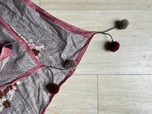 Erfurt sjaal met pompons vintage, Kleding | Dames, Mutsen, Sjaals en Handschoenen, Gedragen, Sjaal, Ophalen of Verzenden