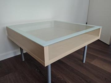 Essenhouten / glazen salontafel 75x75cm beschikbaar voor biedingen