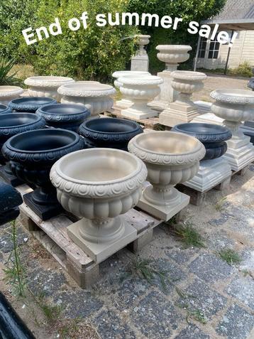 End of Summer Sale – Italiaanse betonnen bloempotten €50  beschikbaar voor biedingen