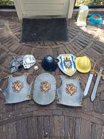 Leuke ridder set schilden zwaarden helm.politie en brandweer, Ophalen of Verzenden, Gebruikt