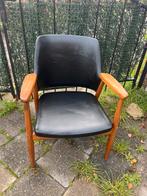 Prachtige vintage mid-century zitstoel. Zwarte skai leer, Huis en Inrichting, Stoelen, Ophalen, Zo goed als nieuw, Zwart, Eén