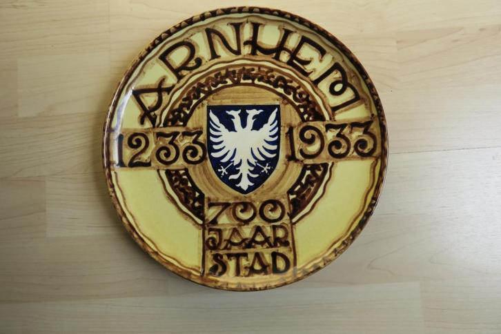 Bijzonder bord van de Ram Arnhem 700 jaar, Antiek en Kunst, Antiek | Keramiek en Aardewerk, Verzenden