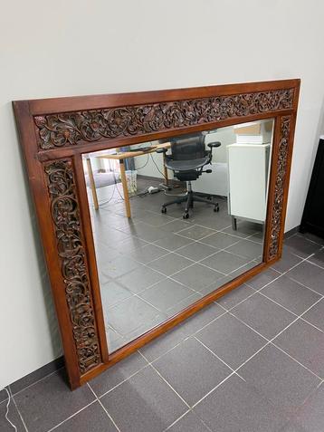 Handgemaakte Spiegel met Houten Frame beschikbaar voor biedingen