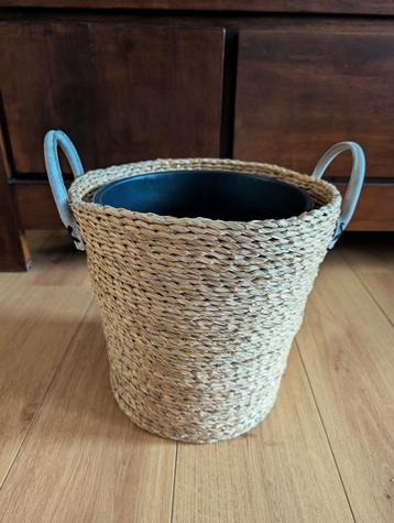 Grote mand / bloempot / plantenmand met binnenpot beschikbaar voor biedingen
