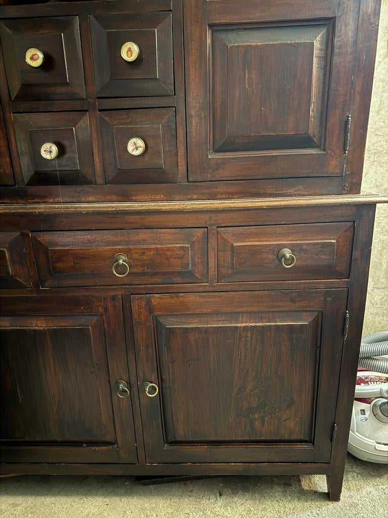 Mooie koloniale kast met glazen deuren, 100 tot 150 cm, Ophalen of Verzenden, Zo goed als nieuw, 150 tot 200 cm