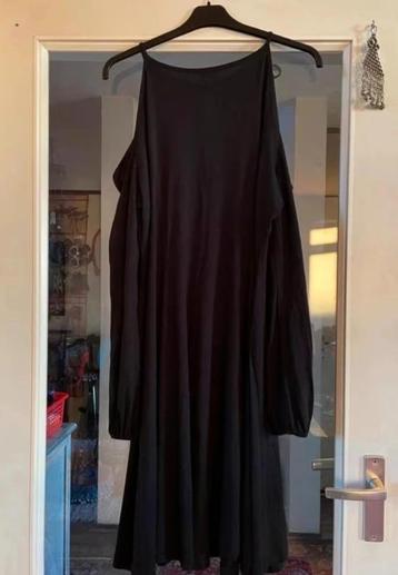 Mooie schouder vrije jurk van Asos maat 48 nu voor 24,99€ beschikbaar voor biedingen
