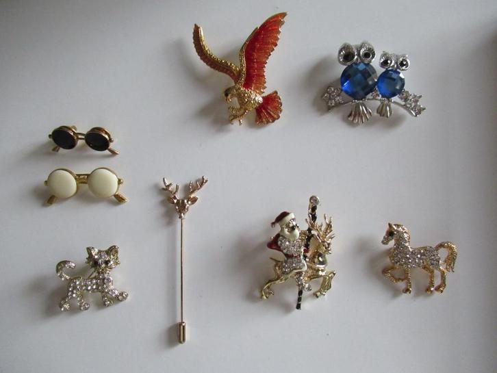 Broches 8 stuks met strass steentjes., Sieraden, Tassen en Uiterlijk, Broches, Nieuw, Overige materialen, Overige kleuren, 4 tot 7 cm