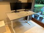 Bureaublad Ikea Rodulf grijs 140x80cm - zo goed als nieuw, Huis en Inrichting, Bureaus, Ophalen, Elektrisch, Zo goed als nieuw