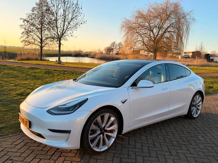 Tesla Model 3 AWD Perfomance 2019 Wit (long range) 78KWH, Auto's, Tesla, Particulier, Model 3, 360° camera, 4x4, ABS, Achteruitrijcamera