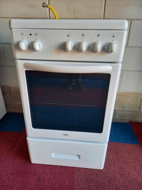 Smal model gasfornuis 50cm breed €125,-, Witgoed en Apparatuur, Fornuizen, Zo goed als nieuw, Vrijstaand, Gas, 4 kookzones, 85 tot 90 cm